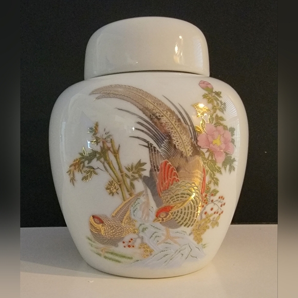 Vintage Asian Ginger Jar White Beautiful Gilded Pheasants & Flowers Pre-owned - Picture 1 of 8